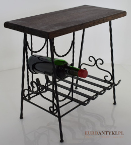 rustykalny stojak na wina